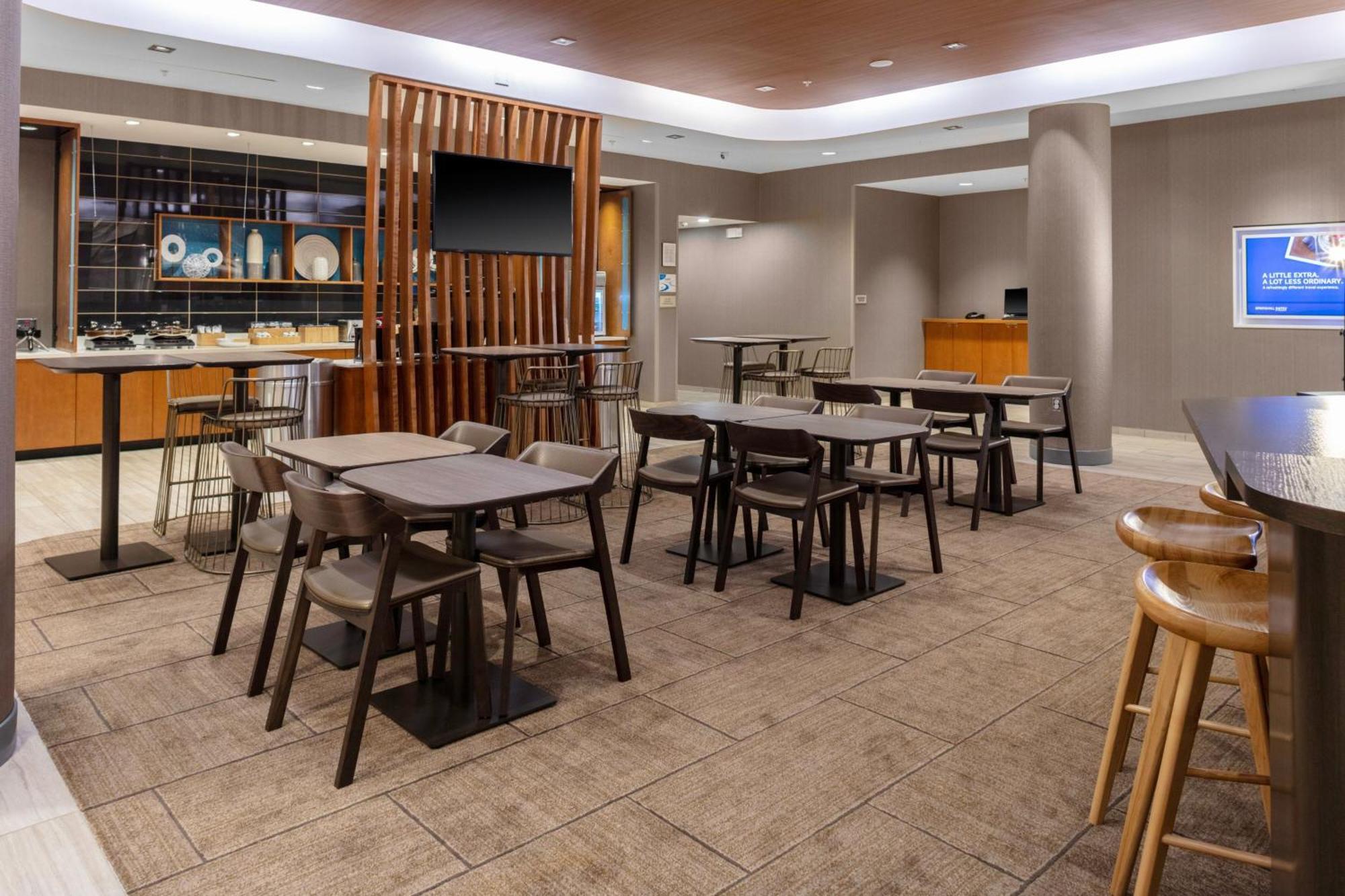 亚特兰大苏瓦尼约翰溪万豪春丘套房酒店 苏万尼 外观 照片